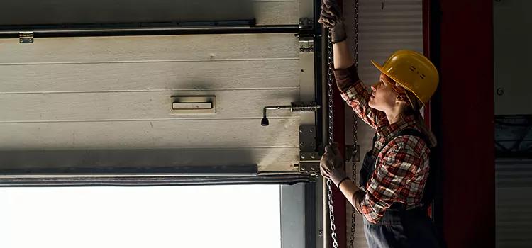 Addressing Common Garage Door Stoppage Issues in Orlando, FL